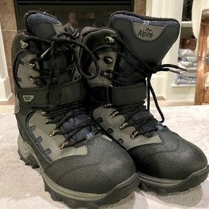 Alpine size 7 heavy duty winter boots with laces and strap. Barely used.